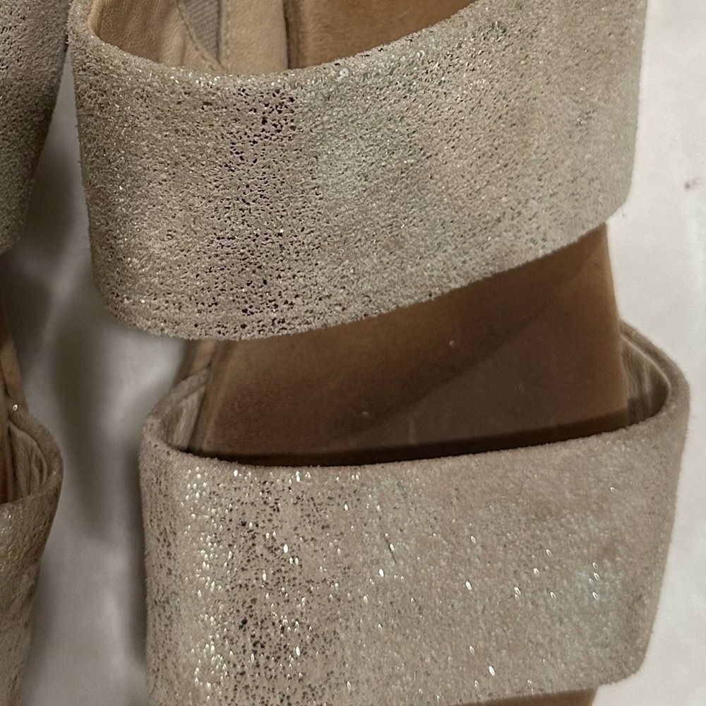 J/SLIDES Tan Mules with Elevated Textured Soles in Size 7.5 - Picture 3 of 8